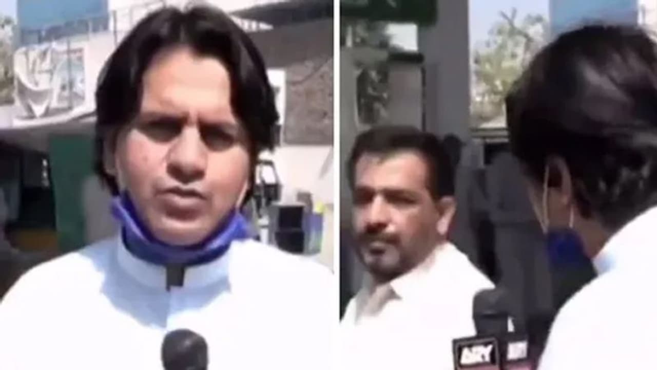 లైవ్ కవరేజ్... తెలియక కరోనా రోగికి మైక్: నిజం తెలిసిన తర్వాత ఆ రిపోర్టర్ పరిస్థితి..!! లైవ్ కవరేజ్... తెలియక కరోనా రోగికి మైక్: నిజం తెలిసిన తర్వాత ఆ రిపోర్టర్ పరిస్థితి..!!