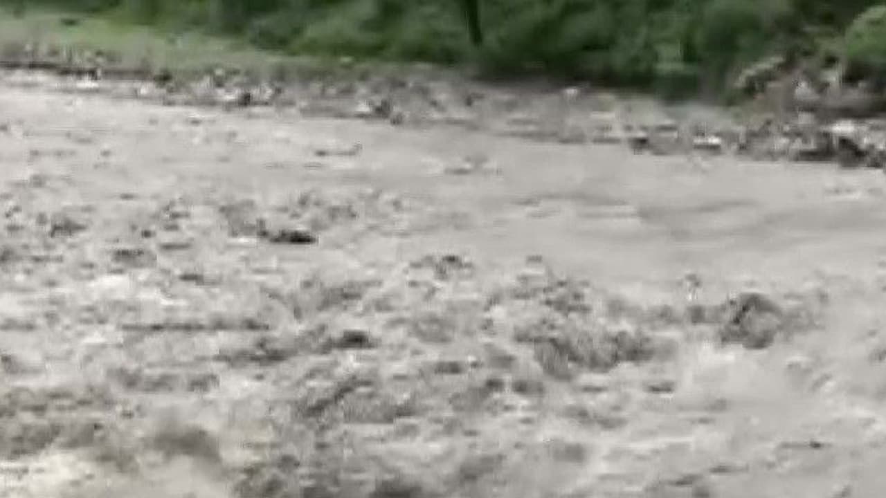 जम्मू कश्मीर में बादल फटे: 3 बच्चों समेत 4 की मौत, राहत और बचाव कार्य शुरू