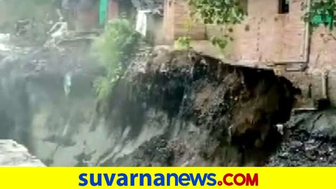 ದೆಹಲಿಯಲ್ಲಿ ಭಾರೀ ಮಳೆ, ಕ್ಯಾಮೆರಾದಲ್ಲಿ ಸೆರೆಯಾಯ್ತು ಶಾಕಿಂಗ್ ದೃಶ್ಯ! ದೆಹಲಿಯಲ್ಲಿ ಭಾರೀ ಮಳೆ, ಕ್ಯಾಮೆರಾದಲ್ಲಿ ಸೆರೆಯಾಯ್ತು ಶಾಕಿಂಗ್ ದೃಶ್ಯ!