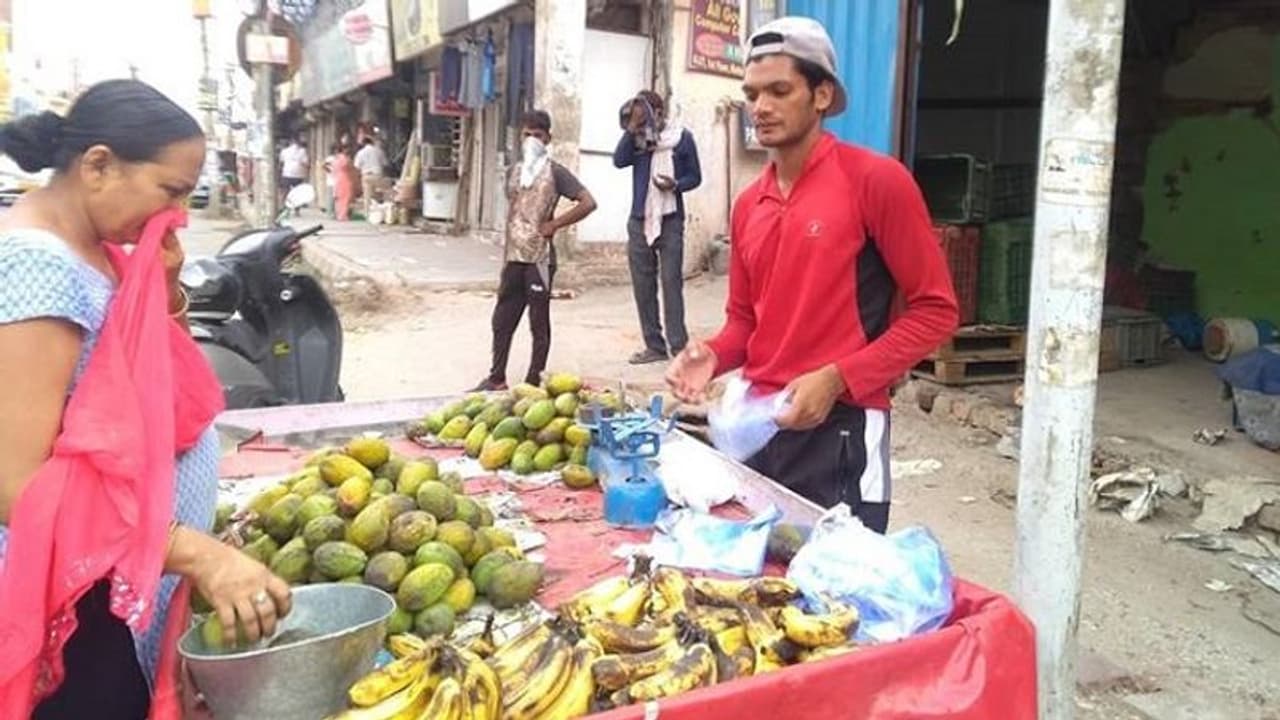 कोरोना ने बिगाड़ी हालत; ट्रेनिंग की तो बात छोड़ें, एक गिलास दूध के लिए भी तरस गया है युवा एथलीट कोरोना ने बिगाड़ी हालत; ट्रेनिंग की तो बात छोड़ें, एक गिलास दूध के लिए भी तरस गया है युवा एथलीट