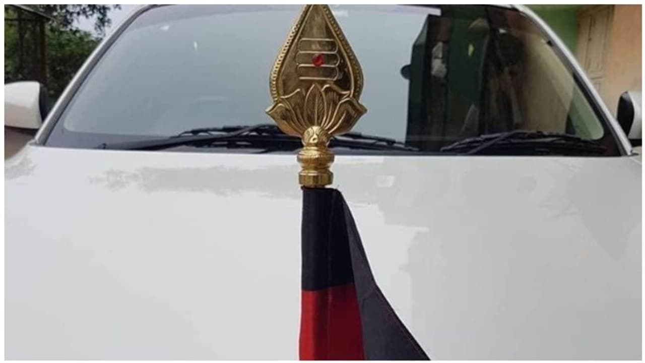 முருகப்பெருமான் வேலில் பறக்கும் திமுக கொடி... உடன்பிறப்புகளை சடுதியில் மாற வைத்த கந்தன்..! முருகப்பெருமான் வேலில் பறக்கும் திமுக கொடி... உடன்பிறப்புகளை சடுதியில் மாற வைத்த கந்தன்..!