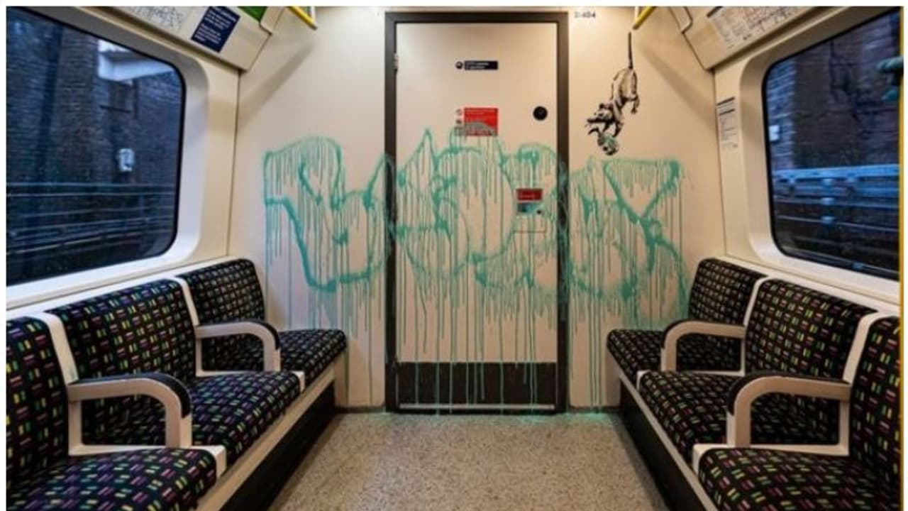 മൂല്യമറിയില്ല, കലാകാരന്റെ വിലയേറിയ ചിത്രം തുടച്ചുനീക്കി... മൂല്യമറിയില്ല, കലാകാരന്റെ വിലയേറിയ ചിത്രം തുടച്ചുനീക്കി...