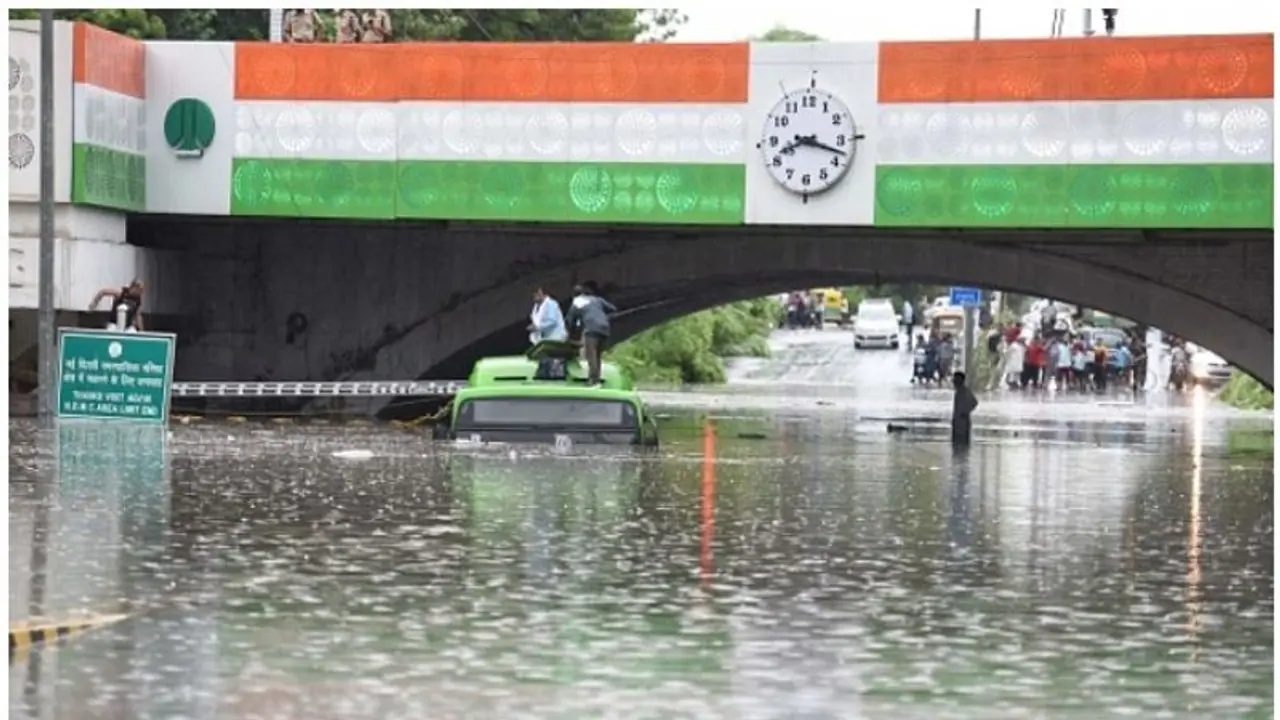 सरकार थपथपाए पीठ और झमाझम बारिश ने खोल दी पोल