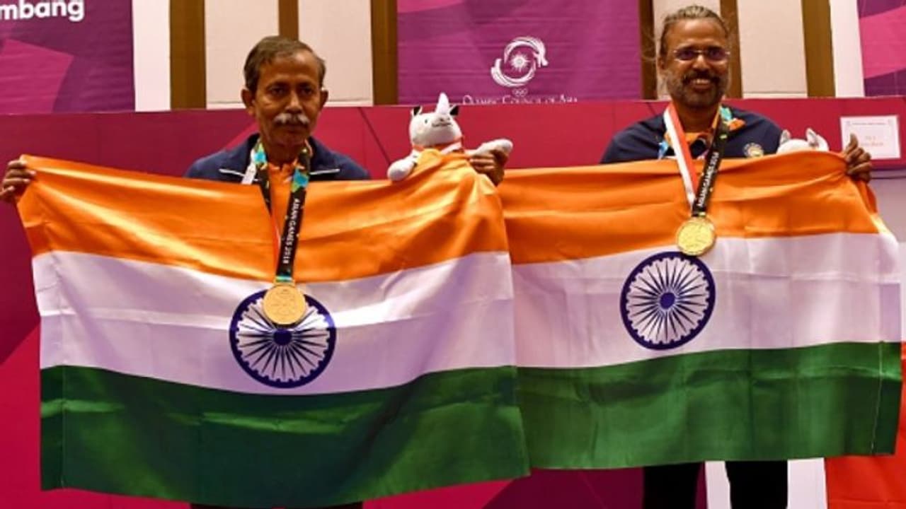 এশিয়ান গেমসে তাস খেলে জিতেছিলেন সোনা, এবার অর্জুন পুরস্কারের জন্য মনোনীত হলেন দুই বঙ্গ সন্তান এশিয়ান গেমসে তাস খেলে জিতেছিলেন সোনা, এবার অর্জুন পুরস্কারের জন্য মনোনীত হলেন দুই বঙ্গ সন্তান