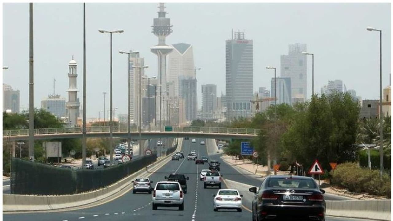 രാജ്യത്തിന് പുറത്തുള്ള 40,000 പ്രവാസികളുടെ താമസരേഖ റദ്ദാക്കി കുവൈത്ത് രാജ്യത്തിന് പുറത്തുള്ള 40,000 പ്രവാസികളുടെ താമസരേഖ റദ്ദാക്കി കുവൈത്ത്