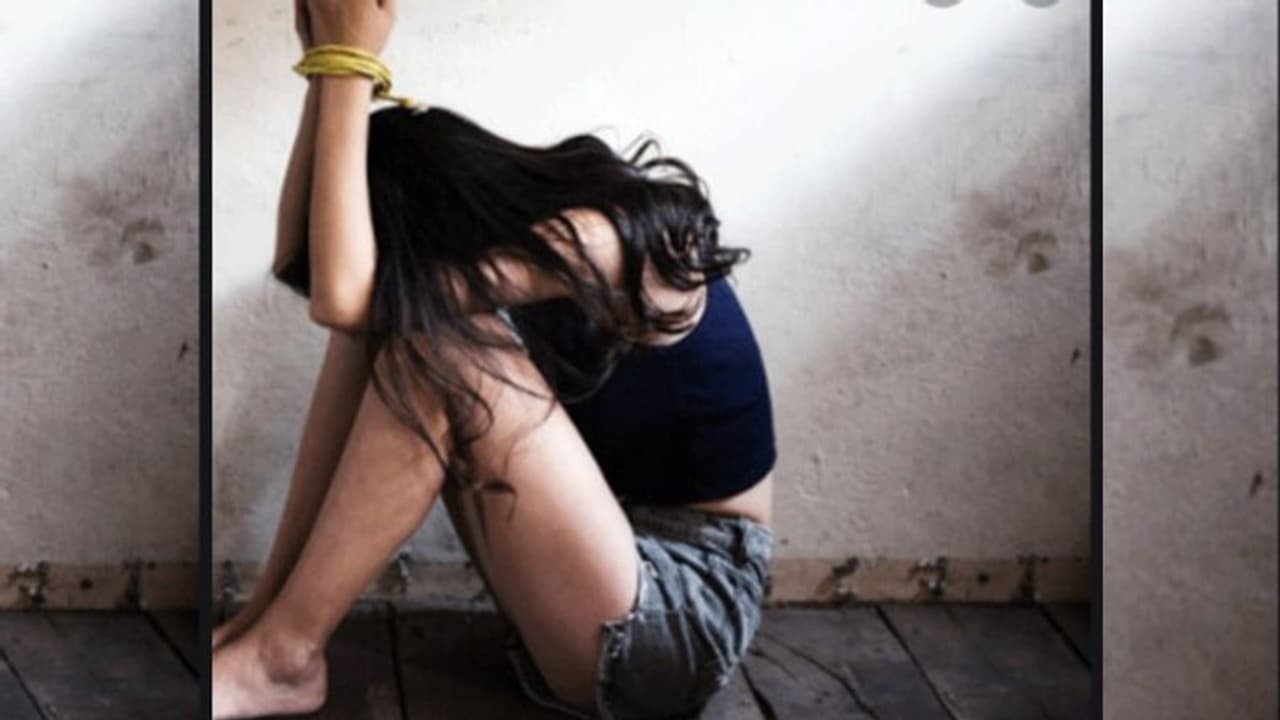 एक ने किया रेप तो दूसरे ने बनाया वीडियो, इसके बाद हैवानों ने जो किया वो बेहद ही शर्मनाक था... एक ने किया रेप तो दूसरे ने बनाया वीडियो, इसके बाद हैवानों ने जो किया वो बेहद ही शर्मनाक था...