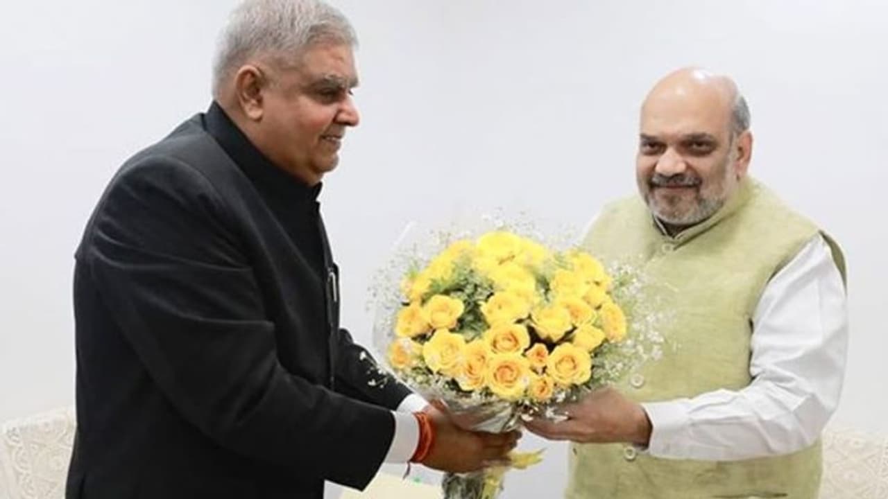 রাজ্য়ে 'মমতা সরকারের' নিশানায় বিরোধীরা, অমিত শাহকে দিল্লিতে জানিয়ে এলেন রাজ্য়পাল রাজ্য়ে 'মমতা সরকারের' নিশানায় বিরোধীরা, অমিত শাহকে দিল্লিতে জানিয়ে এলেন রাজ্য়পাল