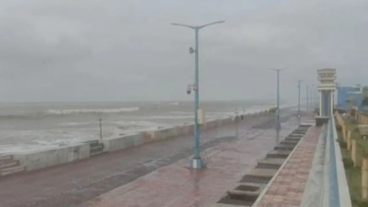 অমাবস্যায় সমুদ্রে ভরা কোটাল, বিরল ঘটনার সাক্ষী থাকল দিঘা অমাবস্যায় সমুদ্রে ভরা কোটাল, বিরল ঘটনার সাক্ষী থাকল দিঘা