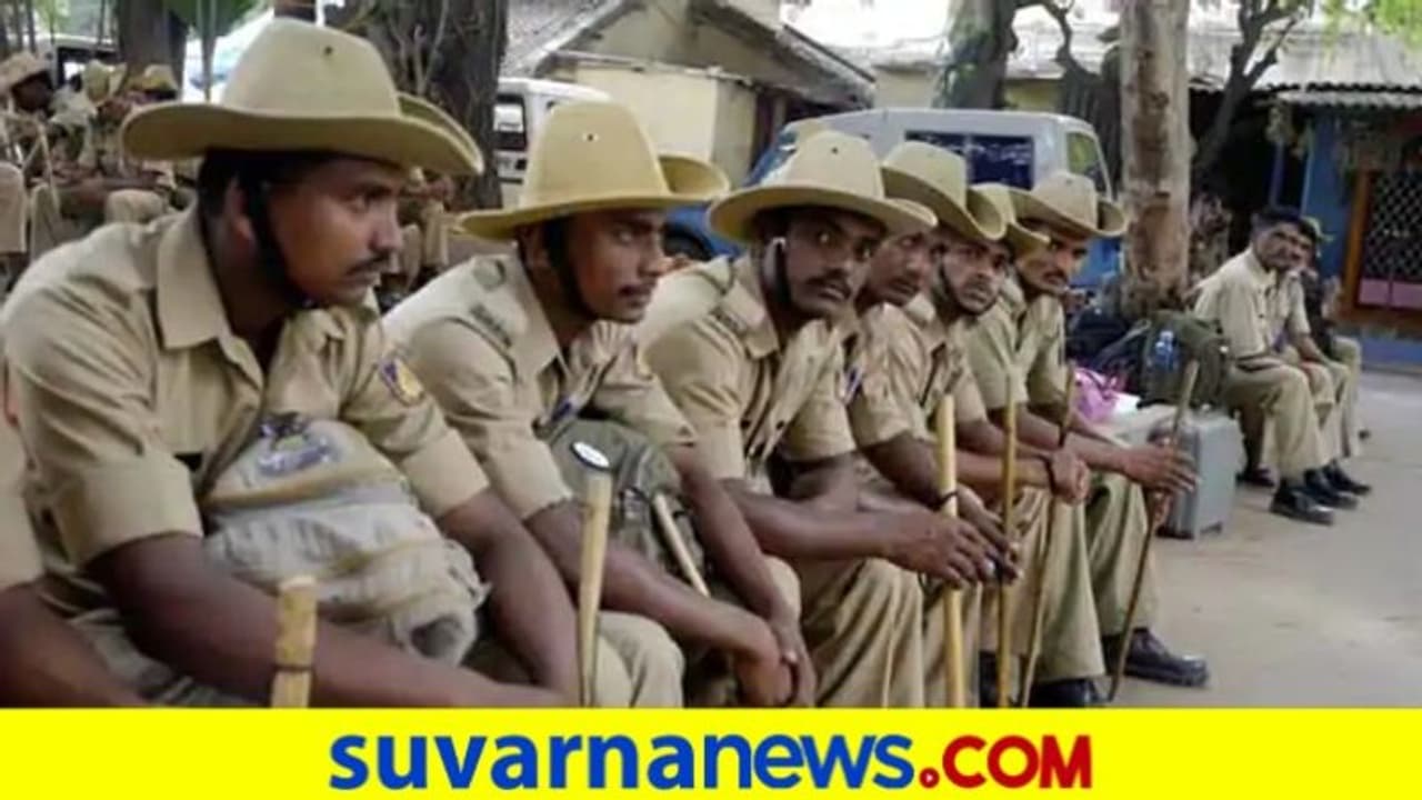 ಸಮವಸ್ತ್ರದಲ್ಲಿಯೇ ಬಾವಿಗಿಳಿದು ವೃದ್ಧೆಯ ರಕ್ಷಿಸಿದ ಎಸ್ಐ ಸಮವಸ್ತ್ರದಲ್ಲಿಯೇ ಬಾವಿಗಿಳಿದು ವೃದ್ಧೆಯ ರಕ್ಷಿಸಿದ ಎಸ್ಐ