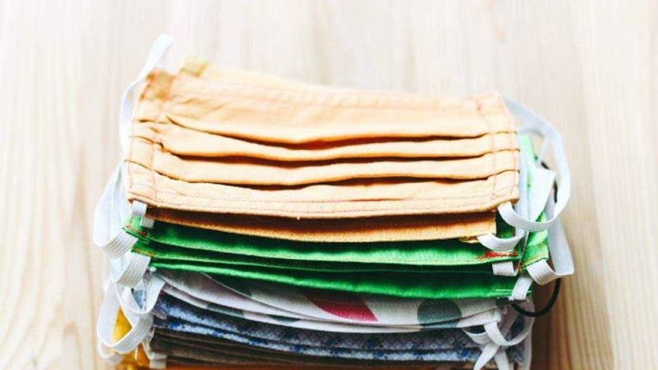 করোনা সংক্রমণ থেকে বাঁচতে কী জাতীয় মাস্ক ব্যবহার করবেন, পরামর্শ দিলেন চিকিৎসকরা