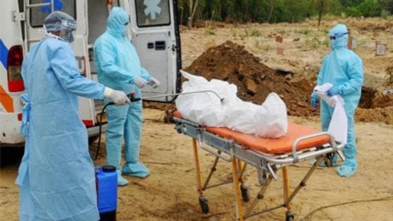 கொரோனாவின் கோரப்பிடியில் சிக்கி சிறுமி உயிரிழப்பு... சோகத்தில் மூழ்கிய தஞ்சை மக்கள்..! கொரோனாவின் கோரப்பிடியில் சிக்கி சிறுமி உயிரிழப்பு... சோகத்தில் மூழ்கிய தஞ்சை மக்கள்..!