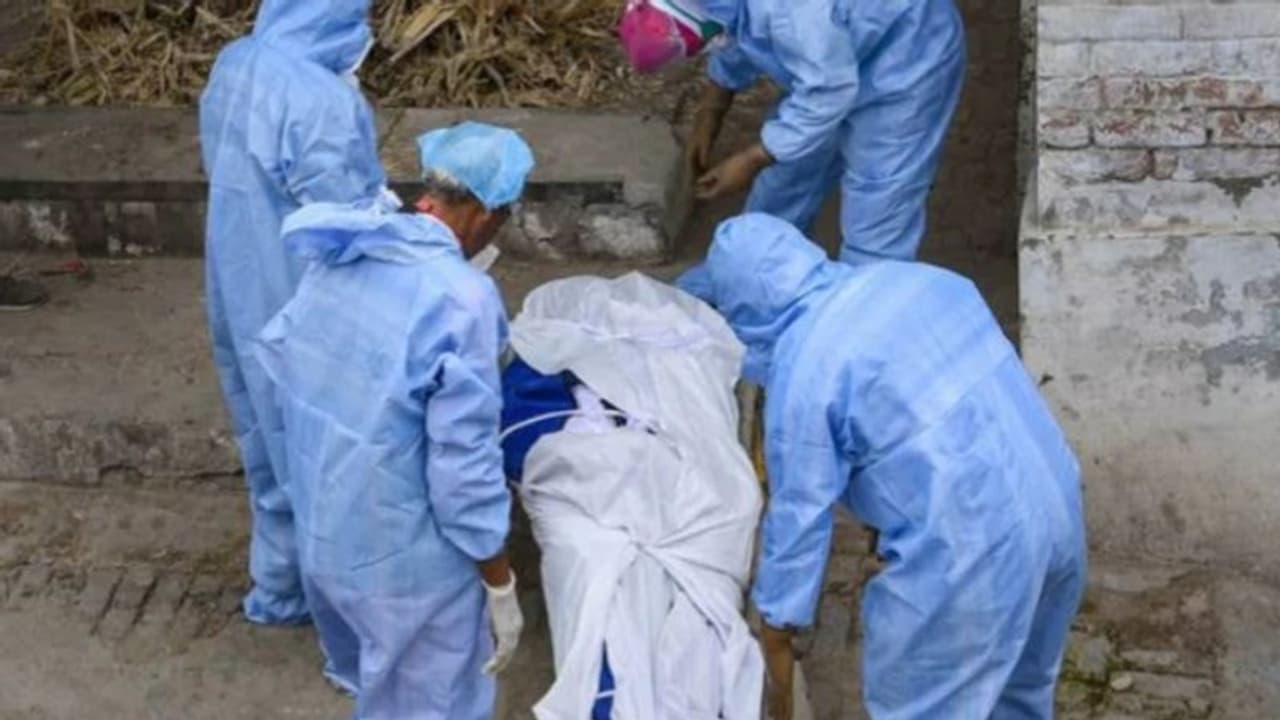 ఏపీలో కరోనా రికార్డు: ఒక్క రోజులో 5 వేలకు చేరువలో కేసులు, 62 మరణాలు