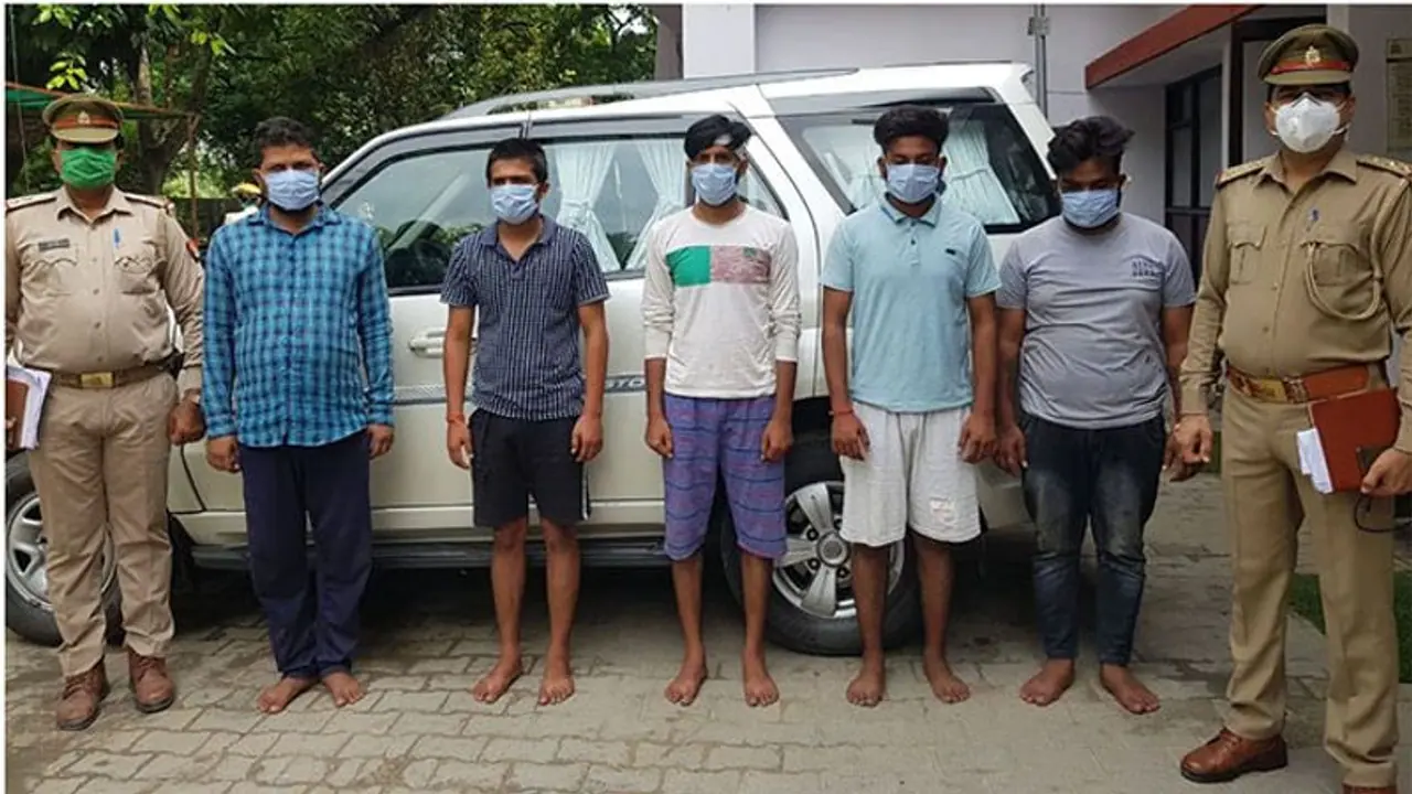 যোগীরাজ্যে ফের প্রশ্নের মুখে আইন শৃঙ্খলা, যৌন হেনস্থার প্রতিবাদ করার মেয়েদের সামনেই সাংবাদিককে গুলি যোগীরাজ্যে ফের প্রশ্নের মুখে আইন শৃঙ্খলা, যৌন হেনস্থার প্রতিবাদ করার মেয়েদের সামনেই সাংবাদিককে গুলি