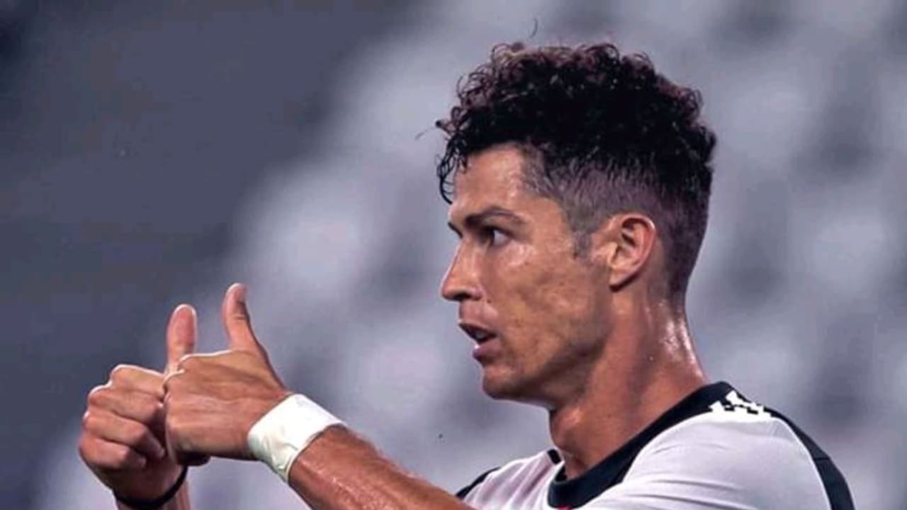 জোড়া গোলের পাশাপাশি একাধিক রেকর্ড ক্রিশ্চিয়ানো রোনাল্ডোর জোড়া গোলের পাশাপাশি একাধিক রেকর্ড ক্রিশ্চিয়ানো রোনাল্ডোর