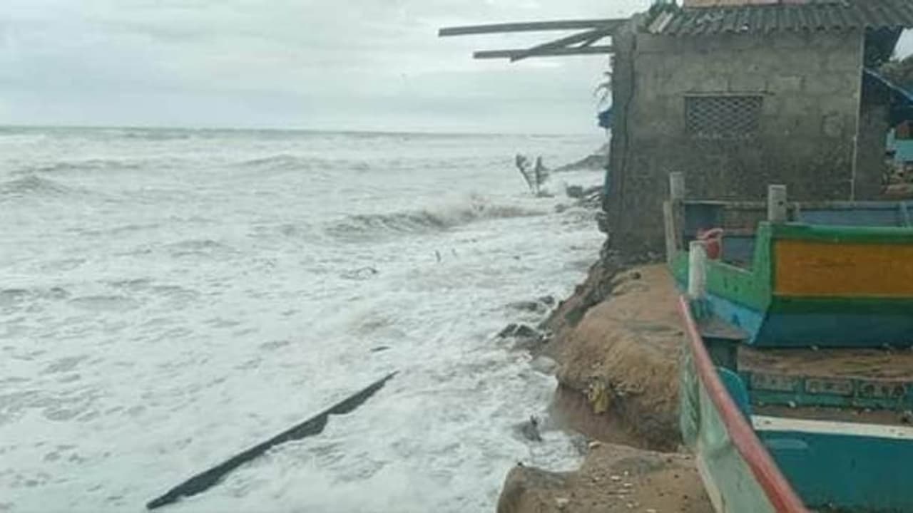 കടലാക്രമണത്തിന് കാരണം 'കള്ളക്കടല്' പ്രതിഭാസം; നിസാരമല്ല ഇത്, ആശങ്ക വേണ്ടെന്ന് ദുരന്തനിവാരണ അതോറിറ്റി കടലാക്രമണത്തിന് കാരണം 'കള്ളക്കടല്' പ്രതിഭാസം; നിസാരമല്ല ഇത്, ആശങ്ക വേണ്ടെന്ന് ദുരന്തനിവാരണ അതോറിറ്റി
