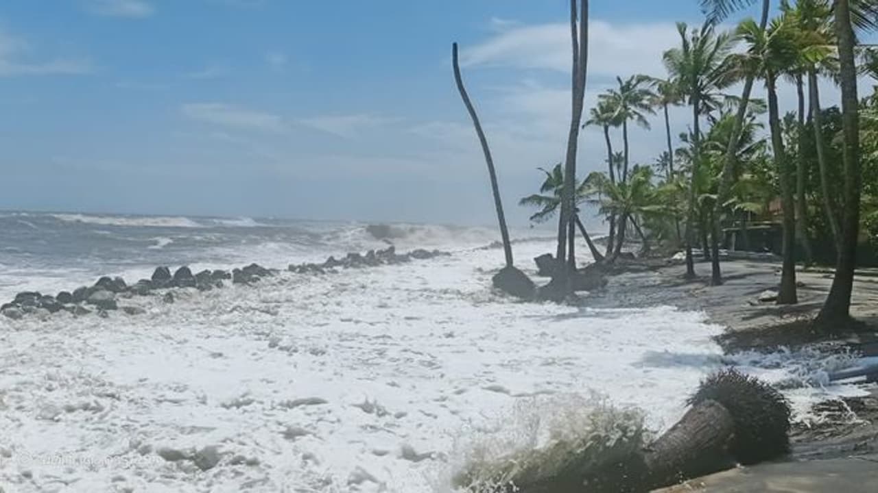 Kerala: Coastal sea attacks damage over 200 houses in Thiruvananthapuram Kerala: Coastal sea attacks damage over 200 houses in Thiruvananthapuram