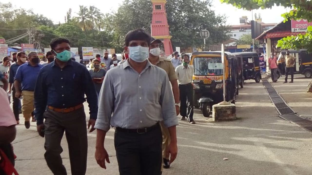 ಉಡುಪಿ: ಪಾಸಿಟಿವಿಟಿ ಶೇ. 5ಕ್ಕಿಳಿಸುವ ಷರತ್ತಿನಲ್ಲಿ ಜಿಲ್ಲೆ ಅನ್ಲಾಕ್ ಉಡುಪಿ: ಪಾಸಿಟಿವಿಟಿ ಶೇ. 5ಕ್ಕಿಳಿಸುವ ಷರತ್ತಿನಲ್ಲಿ ಜಿಲ್ಲೆ ಅನ್ಲಾಕ್