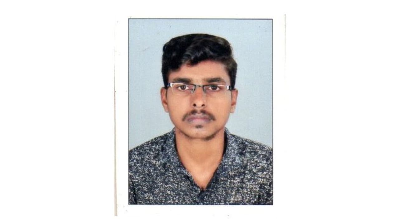 വൃക്ക നല്കാന് അമ്മ തയ്യാര്, പക്ഷേ സാമ്പത്തികമില്ല; രണ്ട് വൃക്കകളും തകര്ന്ന യുവാവ് ചികിത്സാസഹായം തേടുന്നു വൃക്ക നല്കാന് അമ്മ തയ്യാര്, പക്ഷേ സാമ്പത്തികമില്ല; രണ്ട് വൃക്കകളും തകര്ന്ന യുവാവ് ചികിത്സാസഹായം തേടുന്നു