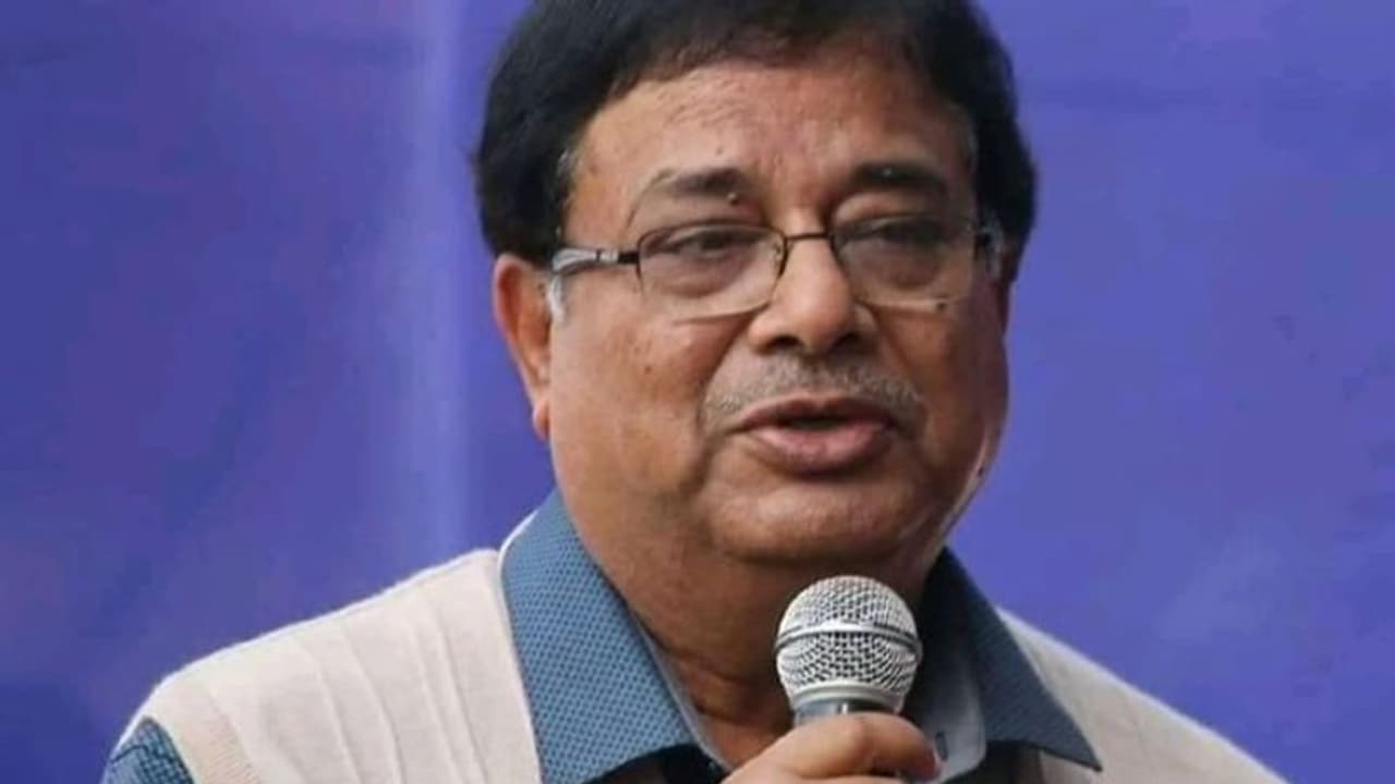 'প্রয়োজনে অন্যের রক্ত ঝরবে', বাংলা ভাগের বিরোধিতায় সুর চড়ালেন উদয়ন গুহ 'প্রয়োজনে অন্যের রক্ত ঝরবে', বাংলা ভাগের বিরোধিতায় সুর চড়ালেন উদয়ন গুহ