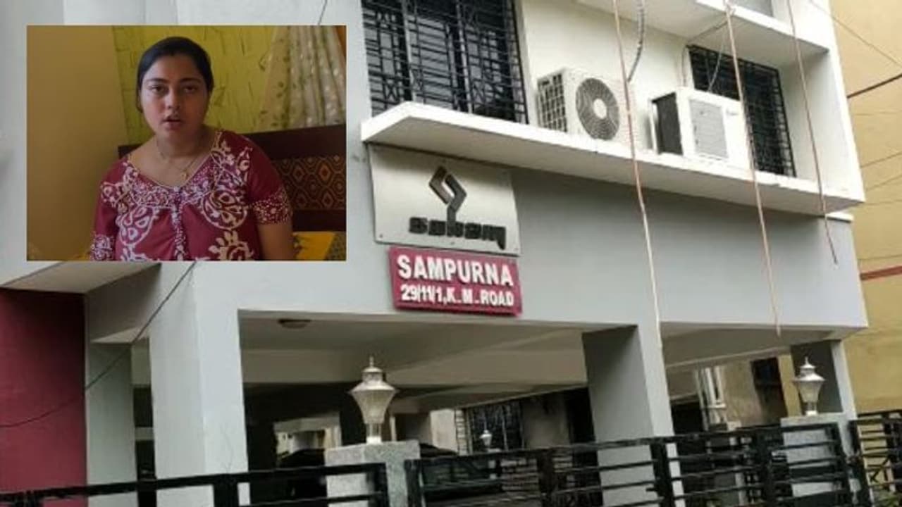 পাটুলিতে কোভিড আক্রান্তকে ঘরে ঢুকে 'জুতো পেটা', অন্তঃসত্তা স্ত্রীকে ধাক্কা পাটুলিতে কোভিড আক্রান্তকে ঘরে ঢুকে 'জুতো পেটা', অন্তঃসত্তা স্ত্রীকে ধাক্কা