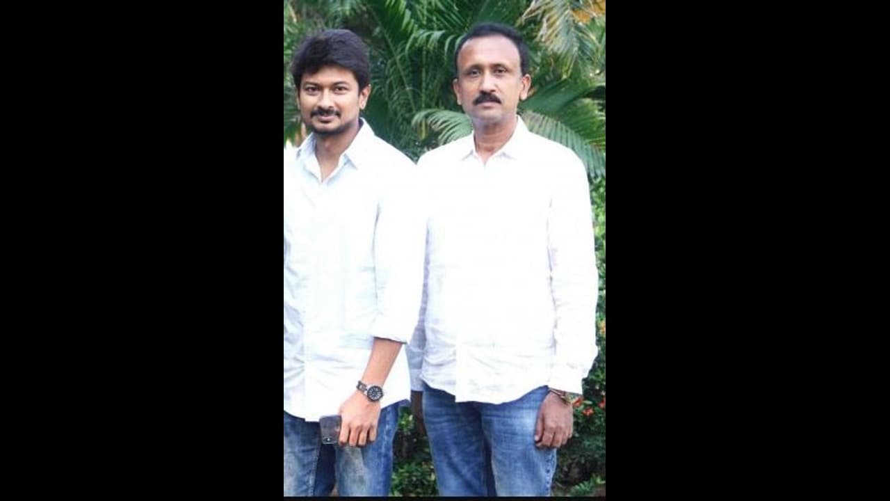 நாட்டையே உலுக்கிய... கேரள தங்க கடத்தல் கும்பலுடன் உதயநிதி ஸ்டாலின் பட தயாரிப்பாளருக்கு தொடர்பா? நாட்டையே உலுக்கிய... கேரள தங்க கடத்தல் கும்பலுடன் உதயநிதி ஸ்டாலின் பட தயாரிப்பாளருக்கு தொடர்பா?