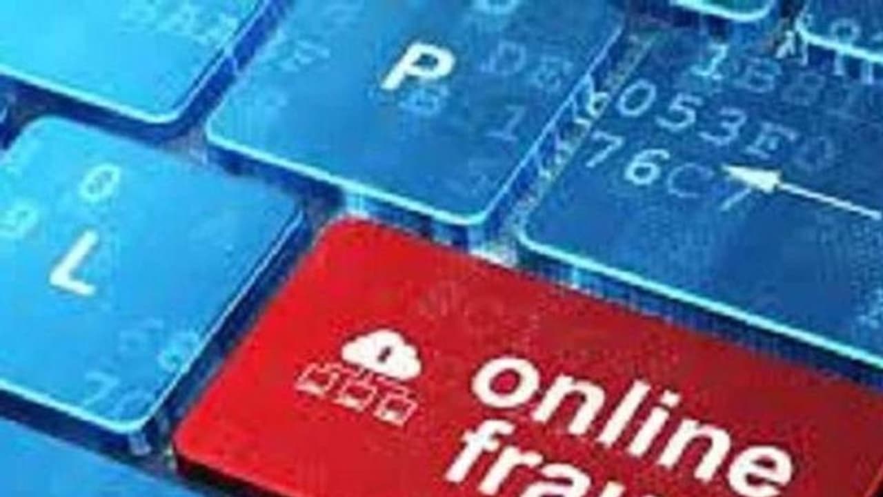 ಯುವತಿ ಜತೆ ಡೇಟಿಂಗ್ ಆಸೆ ತೋರಿಸಿ 1 ಲಕ್ಷ ವಂಚನೆ..! ಯುವತಿ ಜತೆ ಡೇಟಿಂಗ್ ಆಸೆ ತೋರಿಸಿ 1 ಲಕ್ಷ ವಂಚನೆ..!