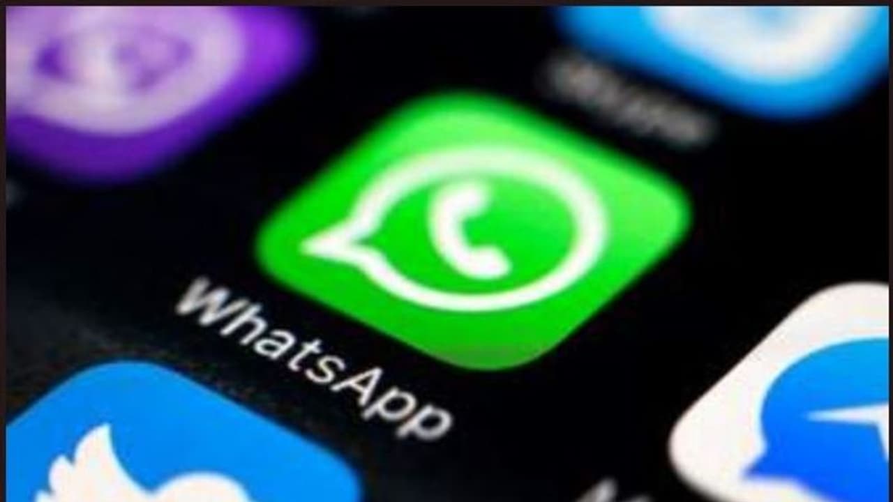 ಧಾರವಾಡ: ಸರ್ಕಾರಿ ಶಾಲೆ ತರಗತಿಗೆ ಒಂದು ವಾಟ್ಸಾಪ್ ಗ್ರೂಪ್..! ಧಾರವಾಡ: ಸರ್ಕಾರಿ ಶಾಲೆ ತರಗತಿಗೆ ಒಂದು ವಾಟ್ಸಾಪ್ ಗ್ರೂಪ್..!