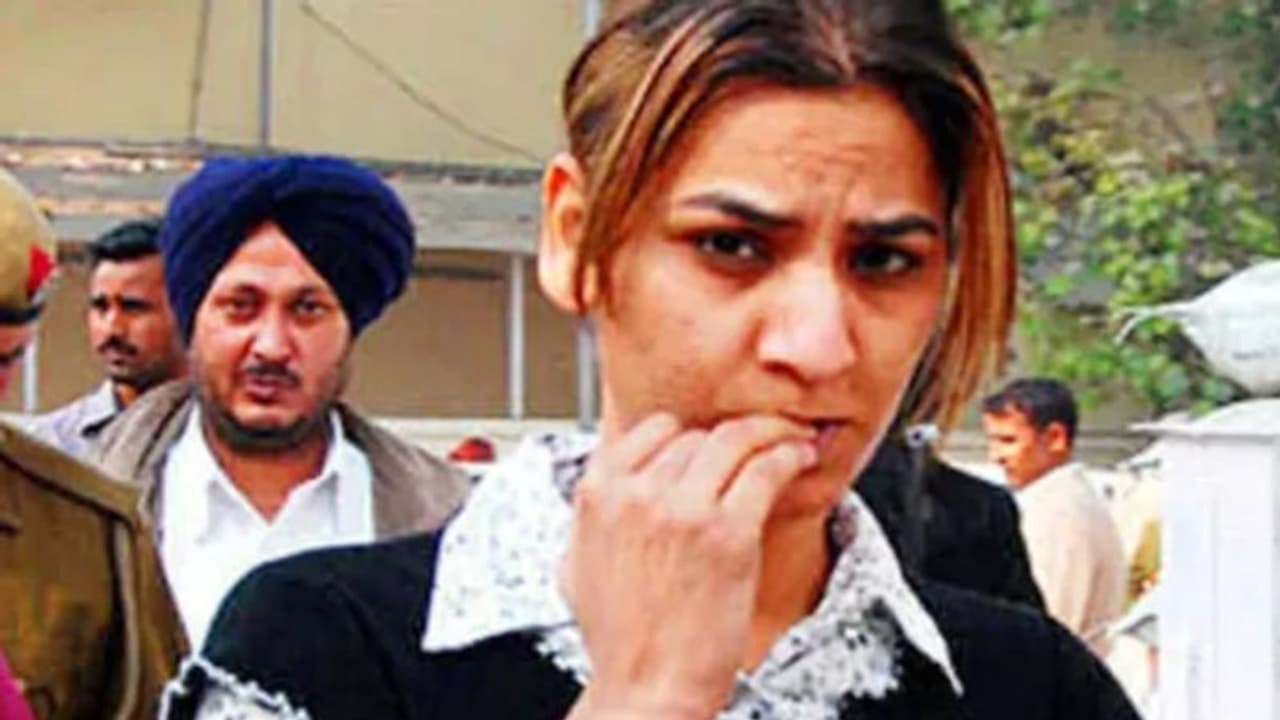 মানুষ কেনা বেচার অপরাধে সোনু পঞ্জাবনের ২৪ বছরের জেল, 'মহিলা বলার সীমা অতিক্রম করেছে' বলল আদালত মানুষ কেনা বেচার অপরাধে সোনু পঞ্জাবনের ২৪ বছরের জেল, 'মহিলা বলার সীমা অতিক্রম করেছে' বলল আদালত