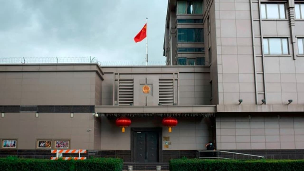 'কমিউনিস্ট পার্টির গুপ্তচরবৃত্তির কেন্দ্রীয় কার্যালয়', কেন বন্ধ হল হিউস্টনের চিনা দূতাবাস 'কমিউনিস্ট পার্টির গুপ্তচরবৃত্তির কেন্দ্রীয় কার্যালয়', কেন বন্ধ হল হিউস্টনের চিনা দূতাবাস