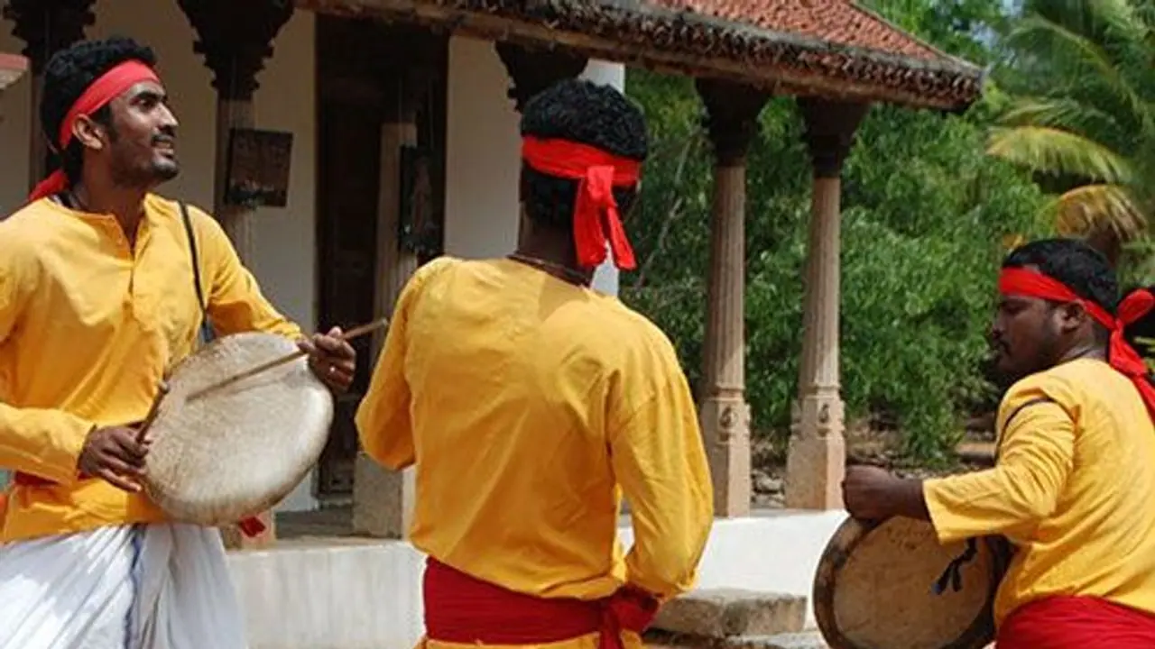 கொரோனா கொண்டாட்டம்..! தடுப்பு பணியில், பறையிசை, ஒயிலாட்டம், மயிலாட்டம், தப்பாட்டம்..! சென்னை மாநகராட்சி அதிரடி கொரோனா கொண்டாட்டம்..! தடுப்பு பணியில், பறையிசை, ஒயிலாட்டம், மயிலாட்டம், தப்பாட்டம்..! சென்னை மாநகராட்சி அதிரடி