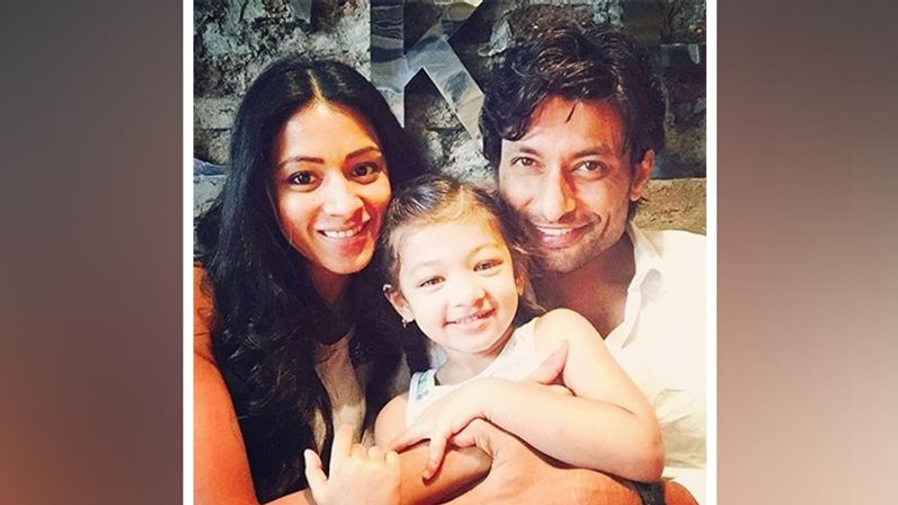 'বেশি ভালবাসলে বেশি কষ্ট পেতে হয়', পোস্টে আবারও প্রশ্নের মুখে ইন্দ্রনীল এবং বরখার সম্পর্ক