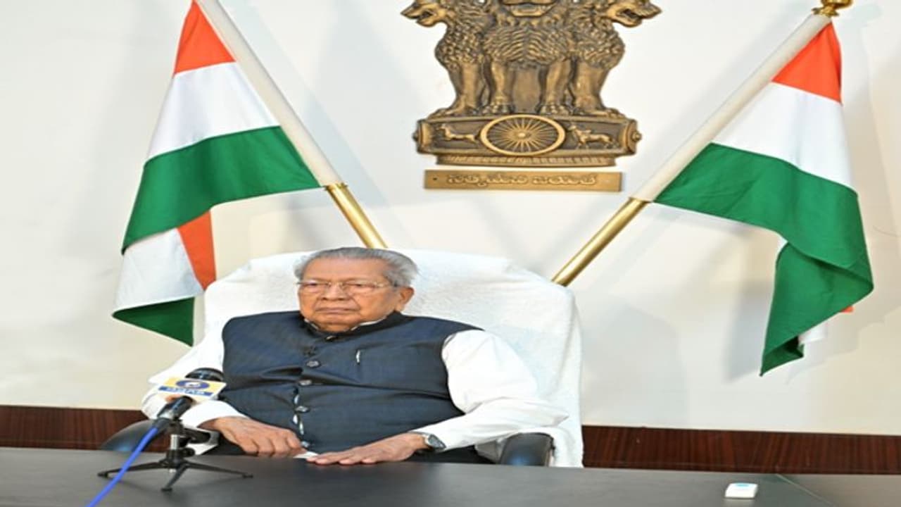 ఏపీలో స్థానిక సంస్థల ఎపిసోడ్: గవర్నర్ దృష్టికి తీసుకెళ్లిన రాజ్ భవన్ అధికారులు ఏపీలో స్థానిక సంస్థల ఎపిసోడ్: గవర్నర్ దృష్టికి తీసుకెళ్లిన రాజ్ భవన్ అధికారులు