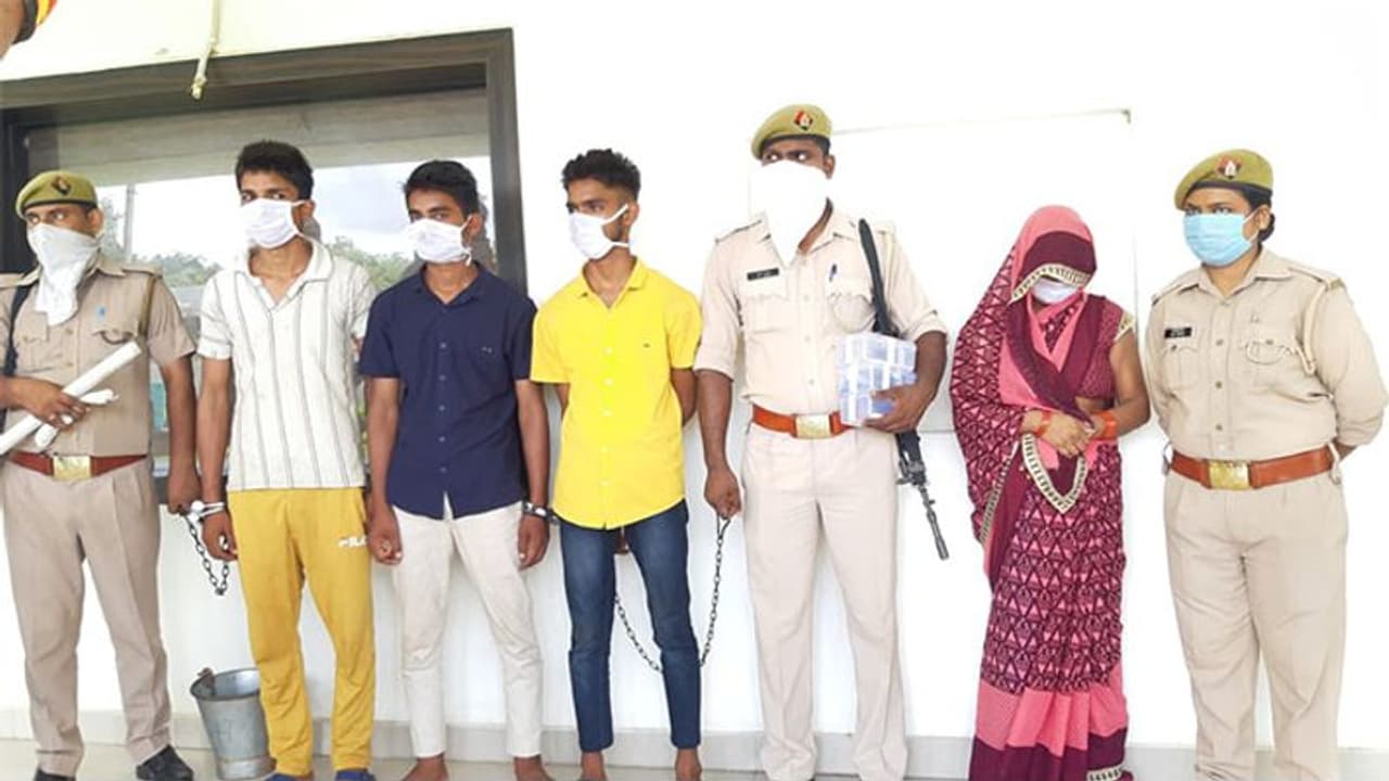 मां बेटी के अवैध इश्क में बाधा बन रहा था पिता, दोनों ने प्रेमियों के साथ मिलकर दे दी मौत मां बेटी के अवैध इश्क में बाधा बन रहा था पिता, दोनों ने प्रेमियों के साथ मिलकर दे दी मौत