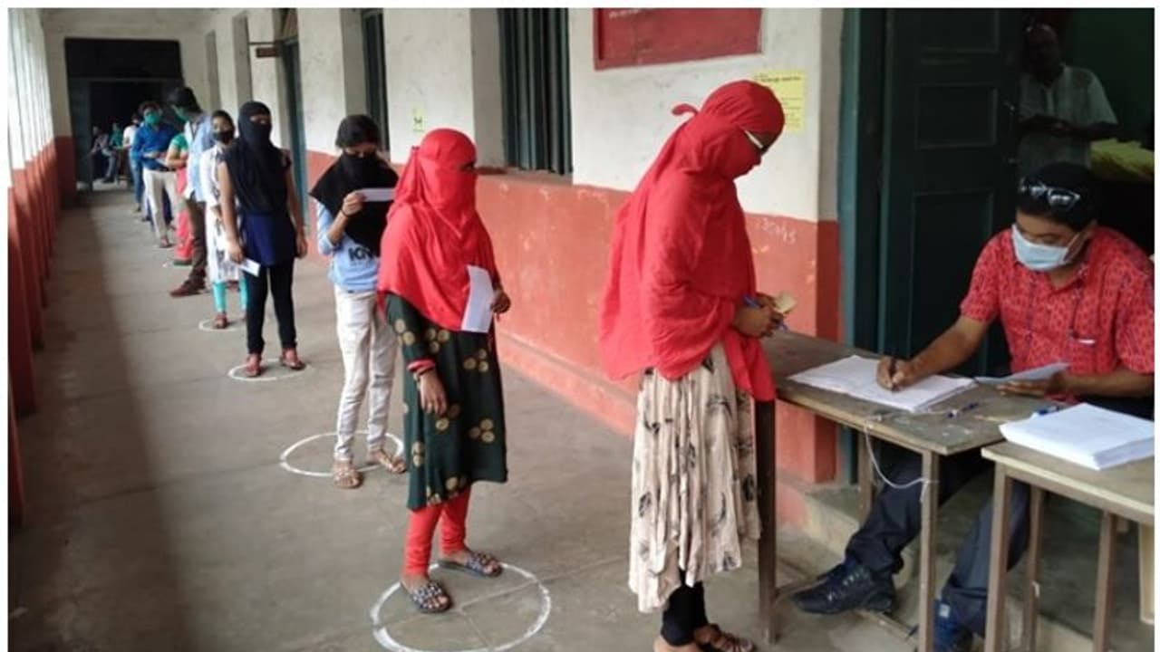 തോറ്റ വിദ്യാർത്ഥികൾക്ക് വീണ്ടും അവസരം; ചോദ്യ പരീക്ഷ നടത്താൻ തീരുമാനിച്ച് മഹാരാഷ്ട്ര സർക്കാര്‍