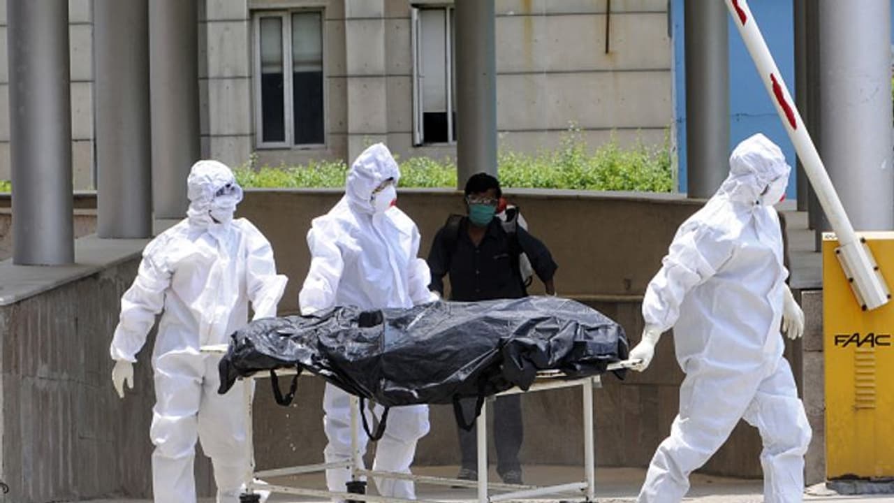 ಬೆಂಗಳೂರು: 50 ವರ್ಷದ ಹಳೆಯ ಪ್ರತಿಷ್ಠಿತ ಬೇಕರಿ ಮಾಲೀಕ ಕೊರೋನಾಗೆ ಬಲಿ ಬೆಂಗಳೂರು: 50 ವರ್ಷದ ಹಳೆಯ ಪ್ರತಿಷ್ಠಿತ ಬೇಕರಿ ಮಾಲೀಕ ಕೊರೋನಾಗೆ ಬಲಿ