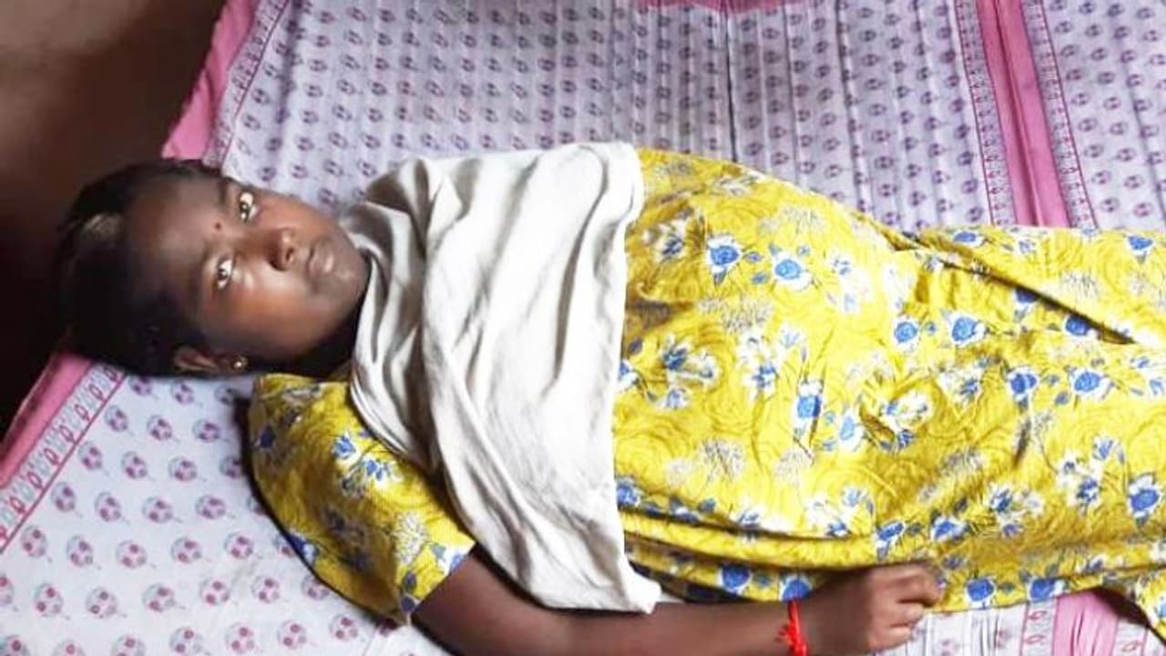 യുവതി അപൂര്വ്വ രോഗത്തിന്റെ പിടിയില്; സഹായം തേടി നിര്ധന കുടുംബം യുവതി അപൂര്വ്വ രോഗത്തിന്റെ പിടിയില്; സഹായം തേടി നിര്ധന കുടുംബം