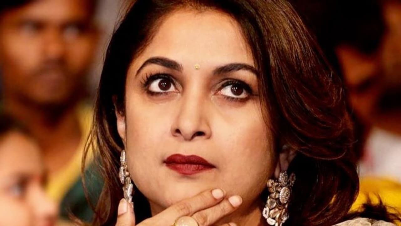 50 ஆவது பிறந்தநாளில் பொழிந்த வாழ்த்து மழை..! நன்றி தெரிவித்து வீடியோ வெளியிட்ட நடிகை ரம்யா கிருஷ்ணன்! 50 ஆவது பிறந்தநாளில் பொழிந்த வாழ்த்து மழை..! நன்றி தெரிவித்து வீடியோ வெளியிட்ட நடிகை ரம்யா கிருஷ்ணன்!