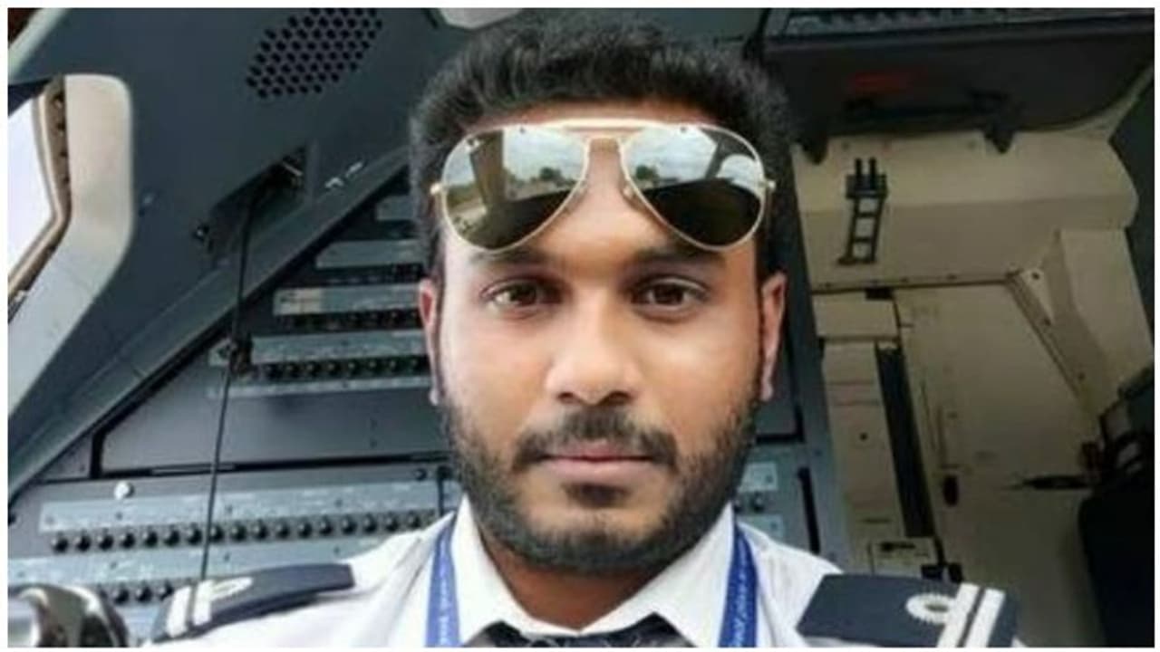 உயரே உயரே பறக்கும் தமிழ்மொழி... அசத்தும் விமானி பிரிய விக்னேஷ்... சிலிர்க்க வைக்கும் வீடியோ..!