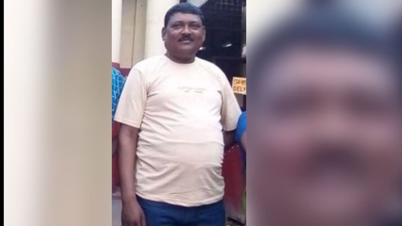 এলাকায় 'তোলাবাজি' ও 'লুটপাট', প্রাক্তন অঞ্চল সভাপতিকে বহিষ্কার করল তৃণমূল এলাকায় 'তোলাবাজি' ও 'লুটপাট', প্রাক্তন অঞ্চল সভাপতিকে বহিষ্কার করল তৃণমূল