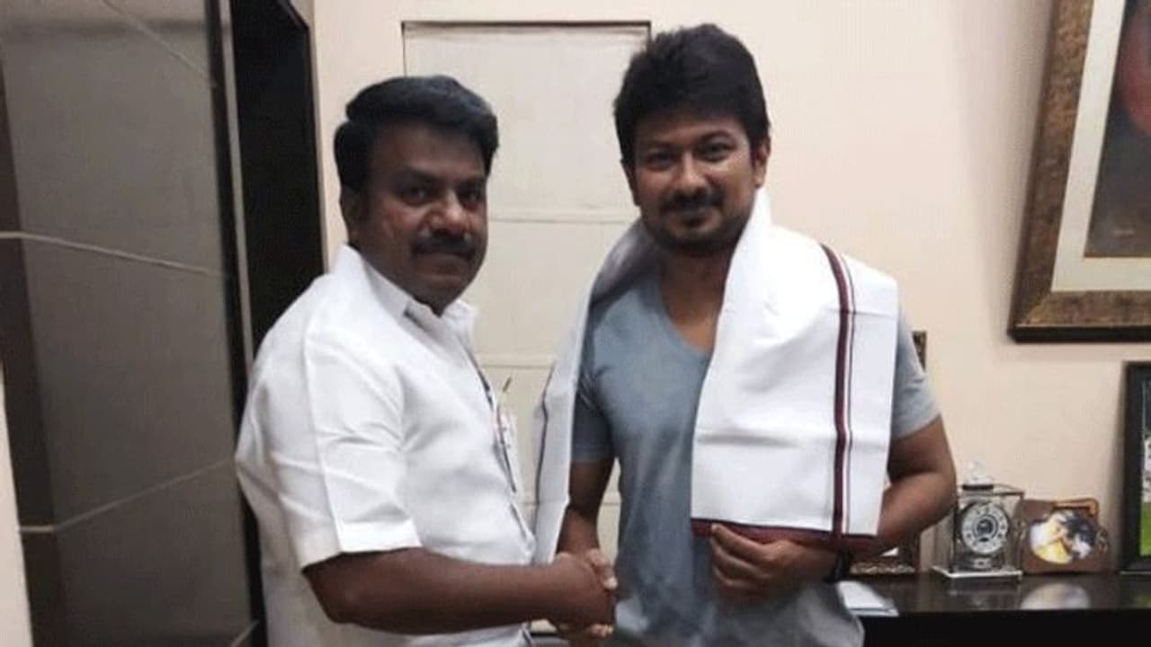 சீனியர்களுக்கு அல்வா.. செயல் வீரர்களுக்கு கல்தா.. சீனுக்கு வந்த உதயநிதி.. சிற்றரசு மா.செ ஆனது எப்படி? சீனியர்களுக்கு அல்வா.. செயல் வீரர்களுக்கு கல்தா.. சீனுக்கு வந்த உதயநிதி.. சிற்றரசு மா.செ ஆனது எப்படி?