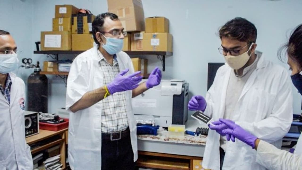 এক ঘণ্টায় করোনা পরীক্ষা,সস্তায় স্বস্তির আবিষ্কার খড়্গপুর আইআইটি র এক ঘণ্টায় করোনা পরীক্ষা,সস্তায় স্বস্তির আবিষ্কার খড়্গপুর আইআইটি র