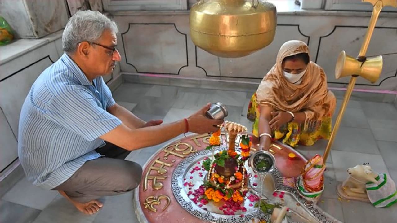 सावन का चौथा सोमवार 27 जुलाई को, शीघ्र विवाह और स्वस्थ होने के लिए करें ये आसान उपाय सावन का चौथा सोमवार 27 जुलाई को, शीघ्र विवाह और स्वस्थ होने के लिए करें ये आसान उपाय