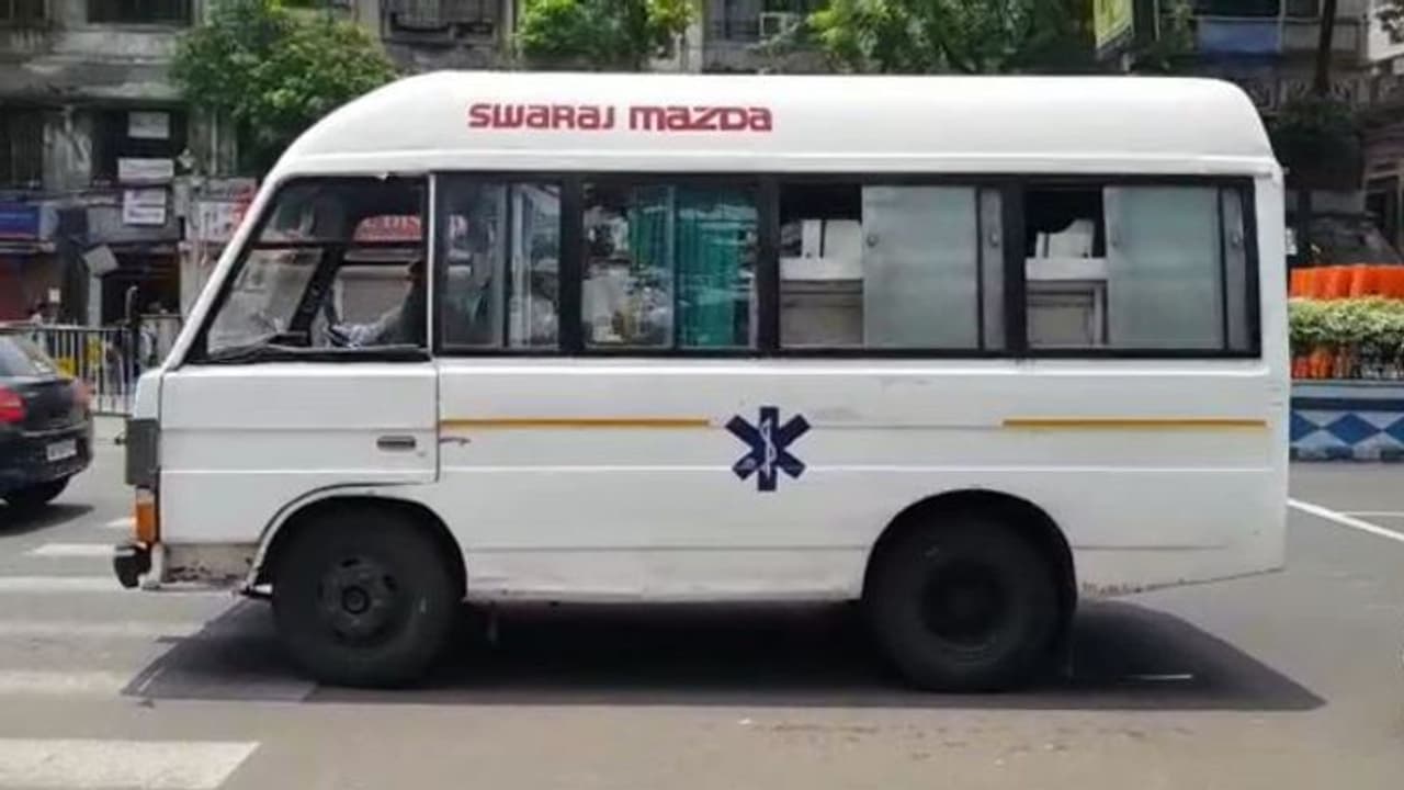 পার্ক সার্কাস থেকে মেডিক্যাল ৯২০০ টাকা, দিতে না পারায় কোভিড শিশুদের নামিয়ে দিল অ্যাম্বুল্যান্স পার্ক সার্কাস থেকে মেডিক্যাল ৯২০০ টাকা, দিতে না পারায় কোভিড শিশুদের নামিয়ে দিল অ্যাম্বুল্যান্স