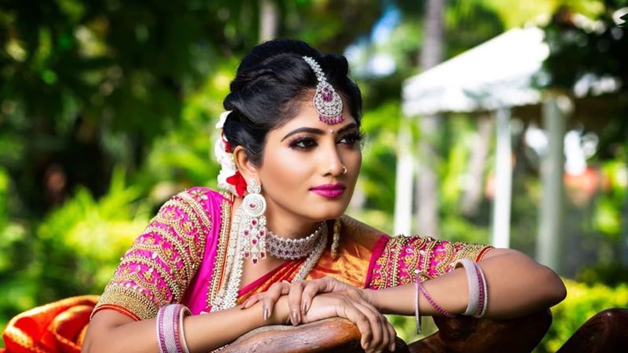 பிரபல தொழிலதிபருடன் திருமணமா?.... உண்மையை போட்டுடைத்த பிக்பாஸ் ஜூலி...! பிரபல தொழிலதிபருடன் திருமணமா?.... உண்மையை போட்டுடைத்த பிக்பாஸ் ஜூலி...!