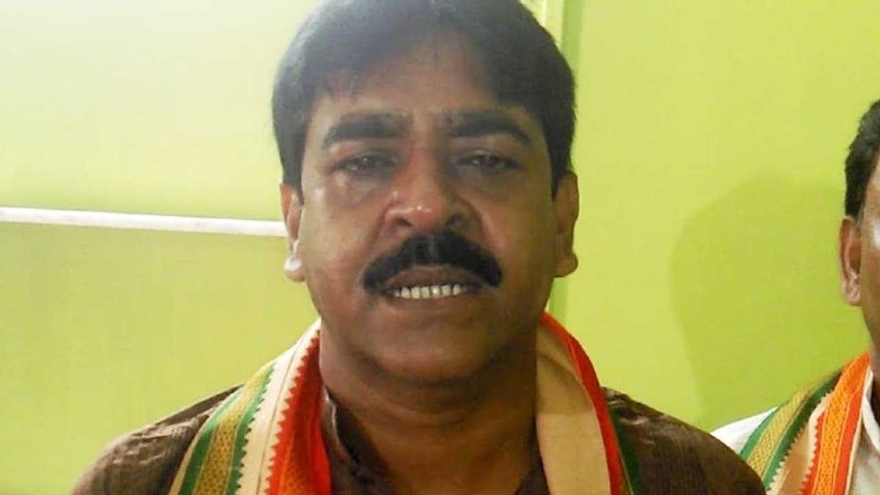 তৃণমূলে গোষ্ঠীদ্বন্দ্বের জন্য় শুভাশিস চক্রবর্তীকে 'দায়ী' করলেন শওকত মোল্লা তৃণমূলে গোষ্ঠীদ্বন্দ্বের জন্য় শুভাশিস চক্রবর্তীকে 'দায়ী' করলেন শওকত মোল্লা