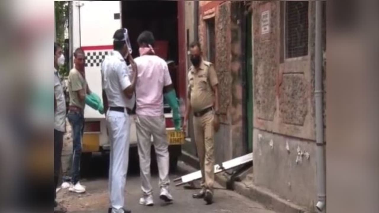 করোনা আতঙ্কে এগিয়ে এল না কেউ, ৬ ঘণ্টা ধরে পড়ে বিনা চিকিৎসায় মৃত্যু বৃদ্ধার করোনা আতঙ্কে এগিয়ে এল না কেউ, ৬ ঘণ্টা ধরে পড়ে বিনা চিকিৎসায় মৃত্যু বৃদ্ধার