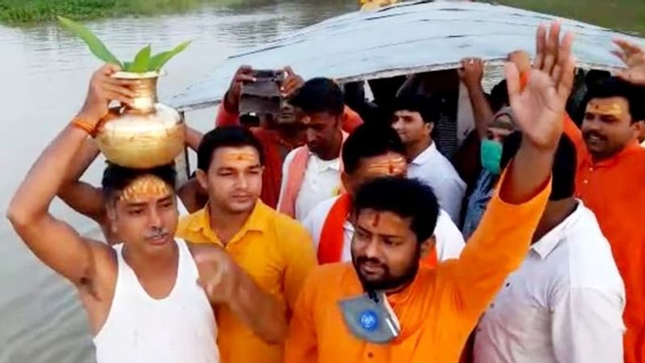 অযোধ্যায় রাম মন্দিরের ভূমি পুজোর জল গেল হুগলির ত্রিবেণী থেকে অযোধ্যায় রাম মন্দিরের ভূমি পুজোর জল গেল হুগলির ত্রিবেণী থেকে