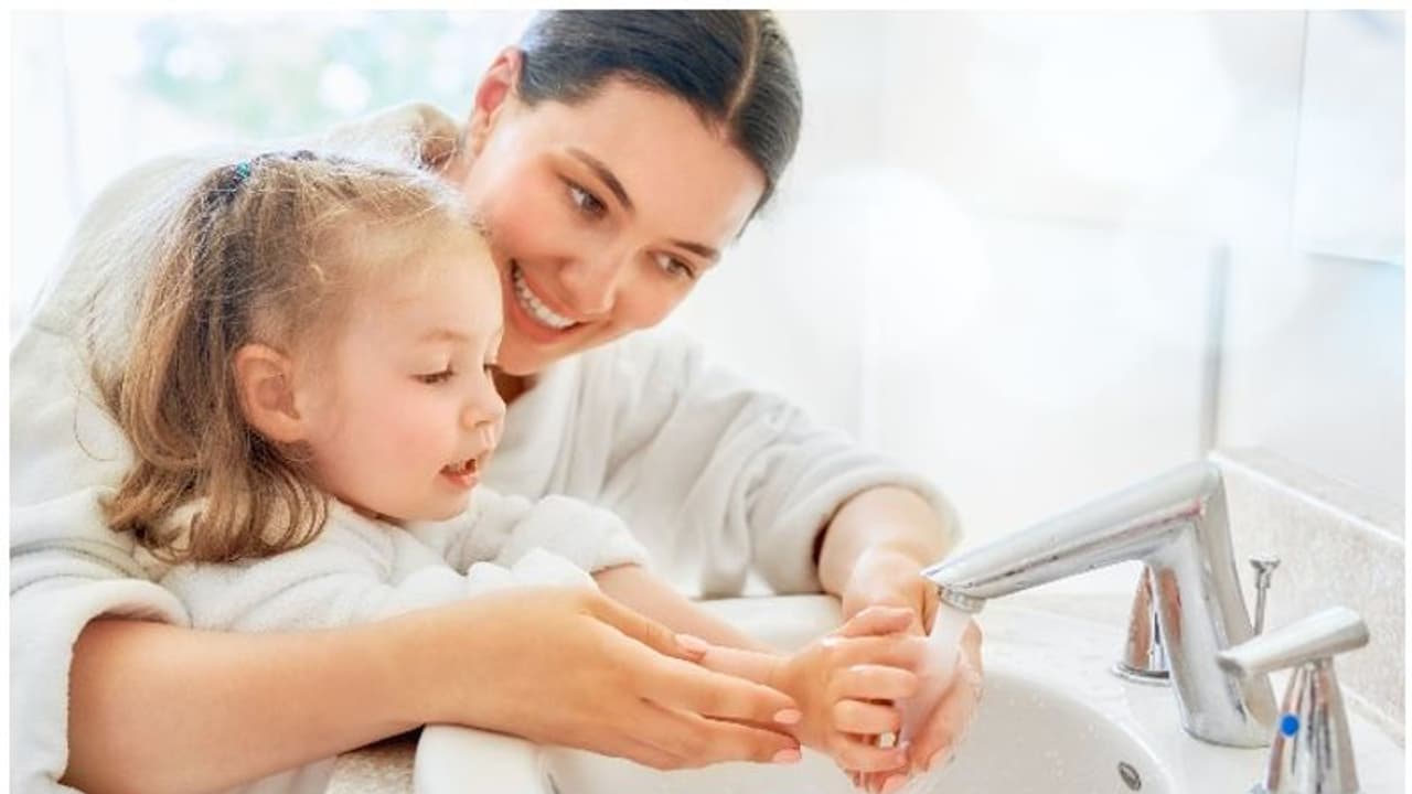 അഞ്ചുവയസ്സിനുള്ളിൽ കുട്ടികളെ പഠിപ്പിച്ചെടുക്കാം ഈ നാല് വ്യക്തിശുചിത്വശീലങ്ങൾ അഞ്ചുവയസ്സിനുള്ളിൽ കുട്ടികളെ പഠിപ്പിച്ചെടുക്കാം ഈ നാല് വ്യക്തിശുചിത്വശീലങ്ങൾ