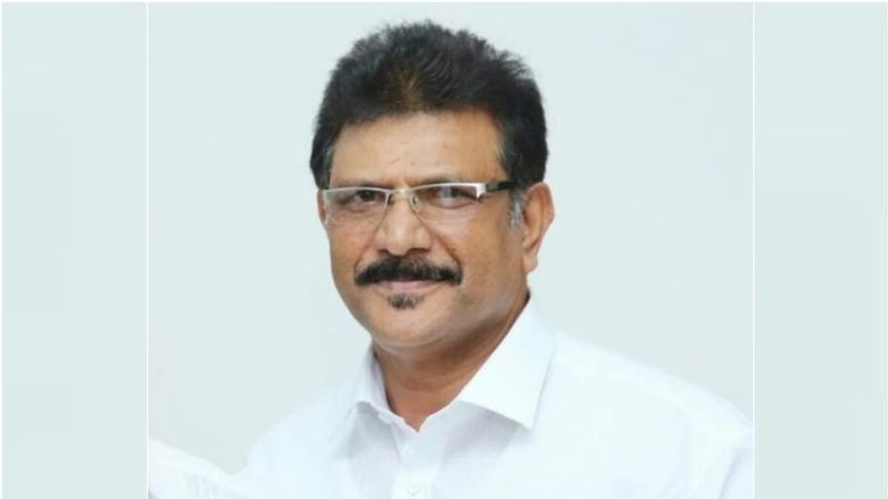 കൊവിഡ് ഭേദമായി ആശുപത്രിയില് നിന്ന് ഡിസ്ചാര്ജ് ചെയ്യാനിരിക്കെ പ്രവാസി മലയാളി മരിച്ചു കൊവിഡ് ഭേദമായി ആശുപത്രിയില് നിന്ന് ഡിസ്ചാര്ജ് ചെയ്യാനിരിക്കെ പ്രവാസി മലയാളി മരിച്ചു