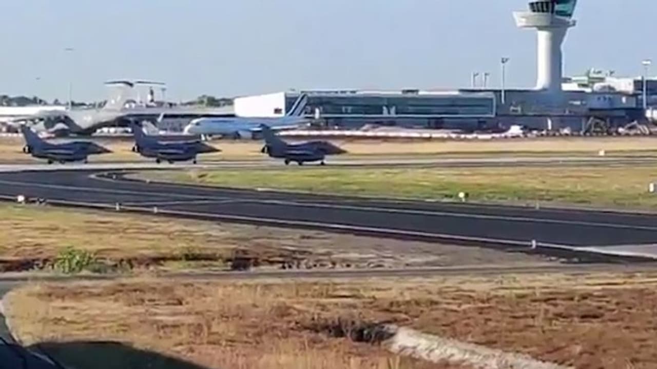 চোখ রাখুন রাফাল যুদ্ধ বিমানের টেক অফ ভিডিওতে, টানা ৭ হাজার কিলোমিটার পাড়ি দিচ্ছে চোখ রাখুন রাফাল যুদ্ধ বিমানের টেক অফ ভিডিওতে, টানা ৭ হাজার কিলোমিটার পাড়ি দিচ্ছে